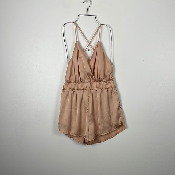 Shinestar V neck elastic waist crisscross spaghetti strap pale pink romper LG - Picture 2 of 10